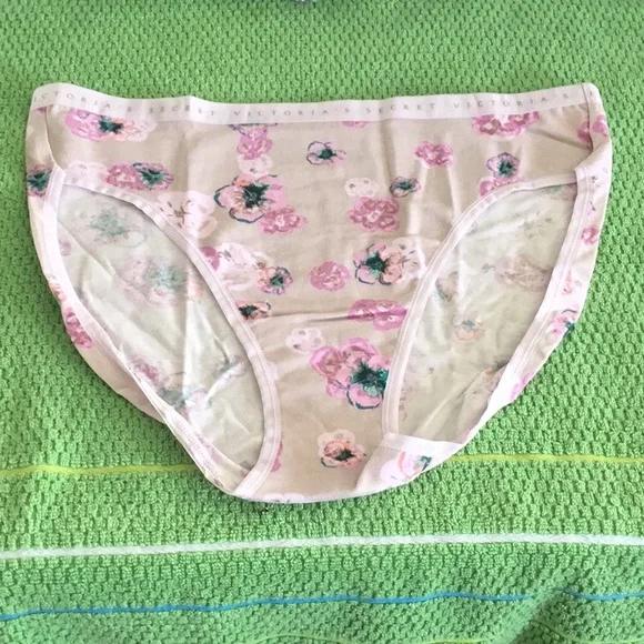 NWT VS Floral Print Women’s Panties - Picture 1 of 2